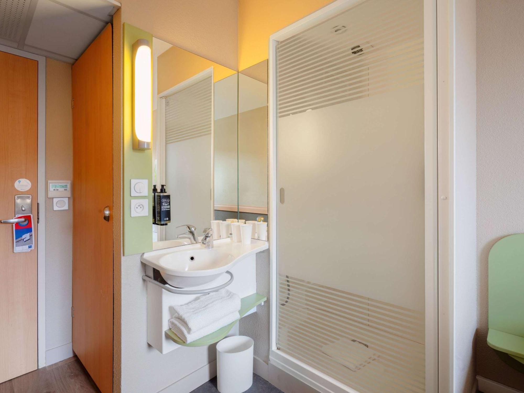 Ibis Budget Manosque Cadarache Buitenkant foto