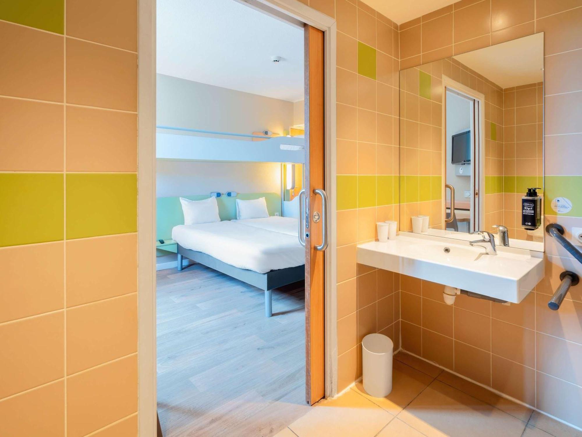 Ibis Budget Manosque Cadarache Buitenkant foto