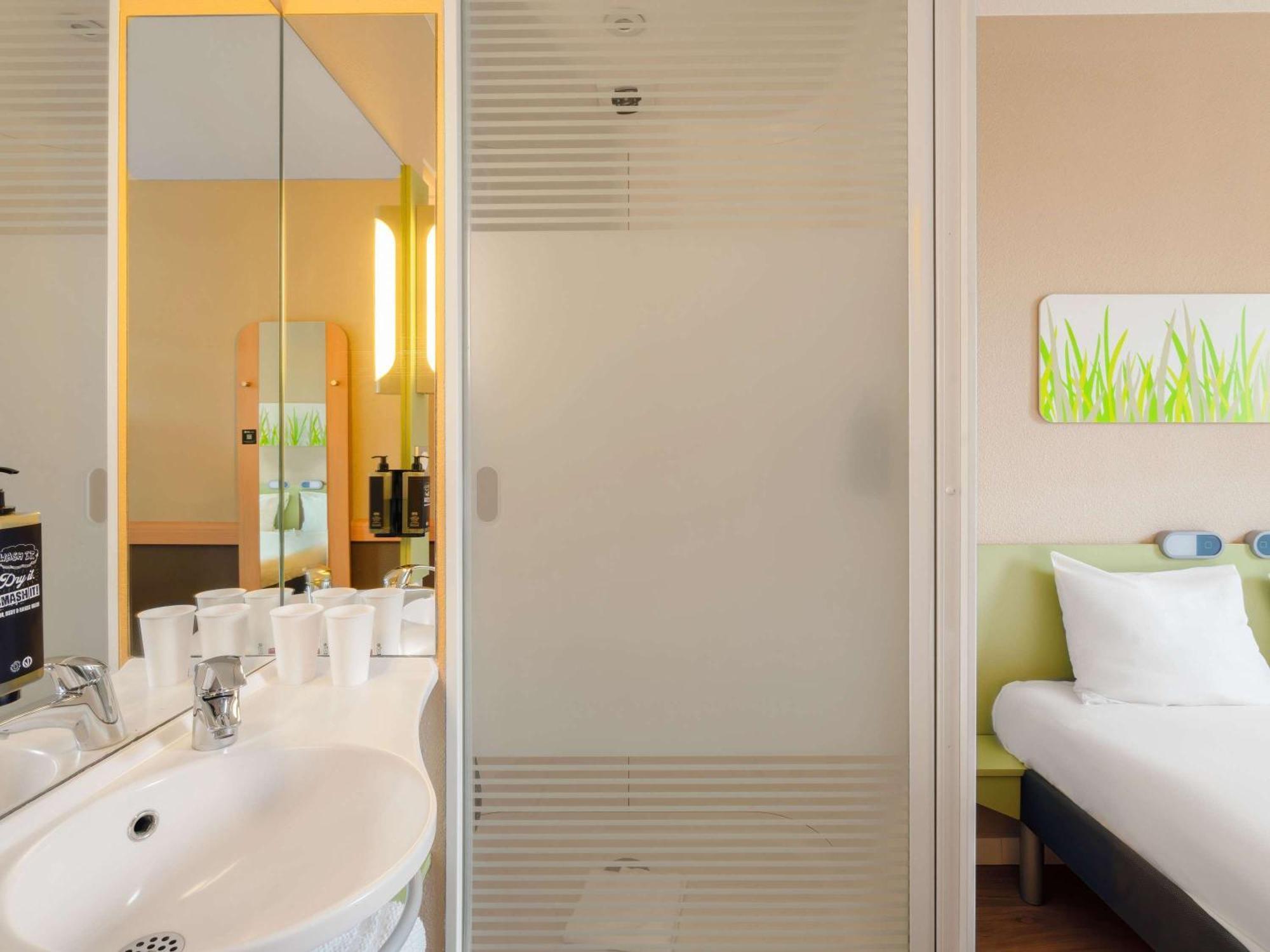 Ibis Budget Manosque Cadarache Buitenkant foto
