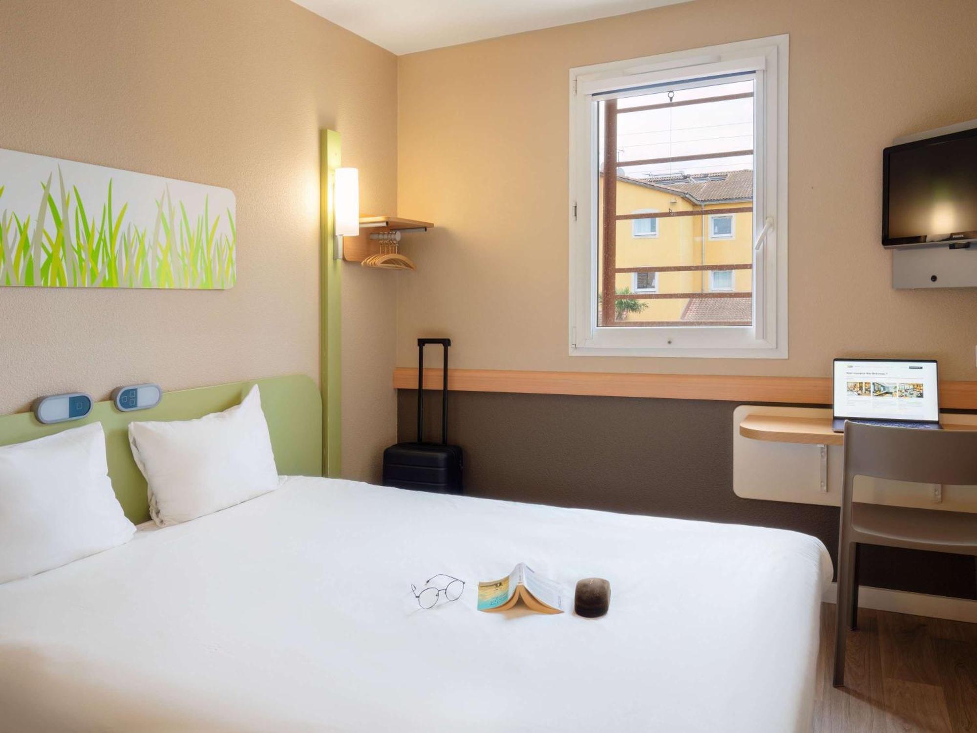 Ibis Budget Manosque Cadarache Buitenkant foto