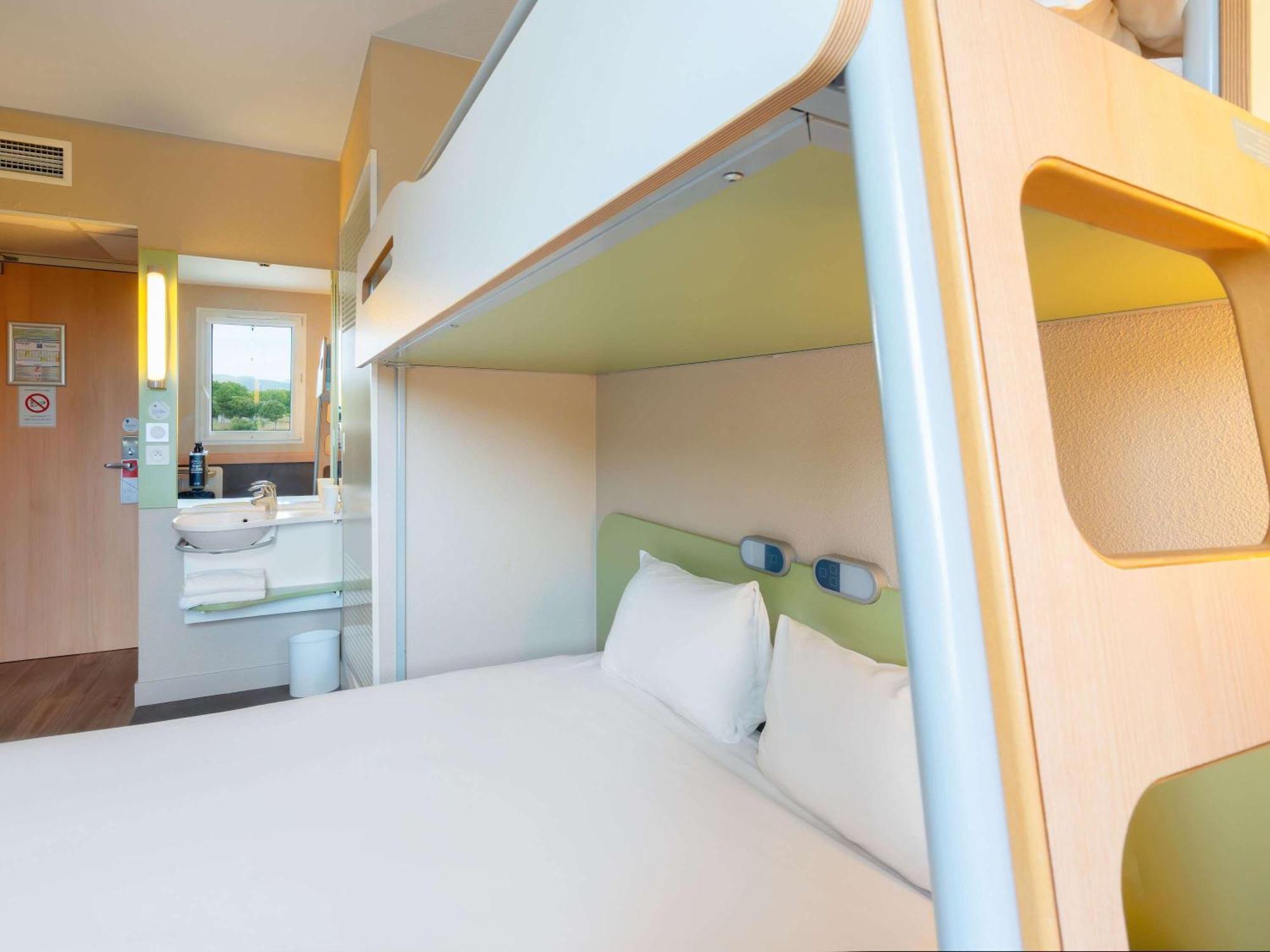 Ibis Budget Manosque Cadarache Buitenkant foto